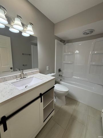 2227 Lakeland Lane, Fort Wayne, IN 46815