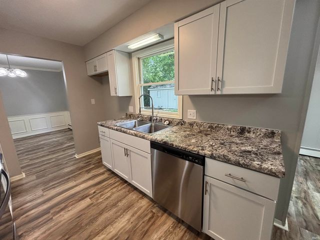 2227 Lakeland Lane, Fort Wayne, IN 46815