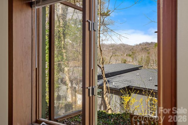 39 Spooks Branch Extension, Asheville, NC 28804