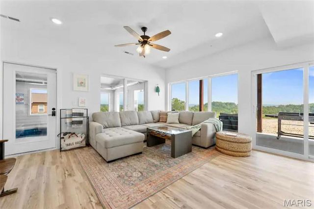 18 Settlers Cove, Kimberling City, MO 65686