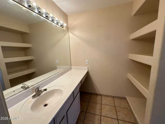 14462 N SHERWOOD Drive B, Fountain Hills, AZ 85268