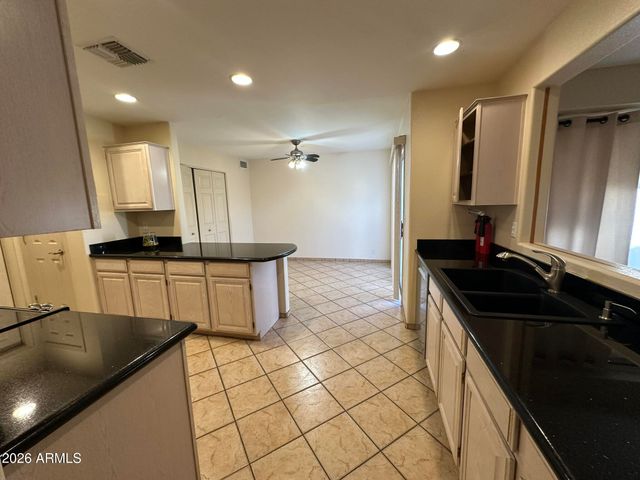 14462 N SHERWOOD Drive B, Fountain Hills, AZ 85268