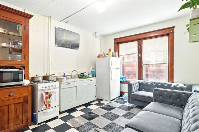 11 Conway St, Greenfield, MA 01301