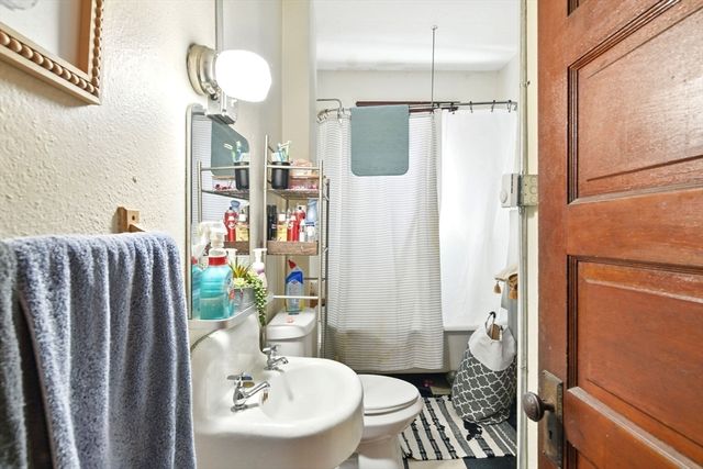 11 Conway St, Greenfield, MA 01301