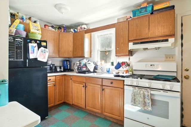 11 Conway St, Greenfield, MA 01301