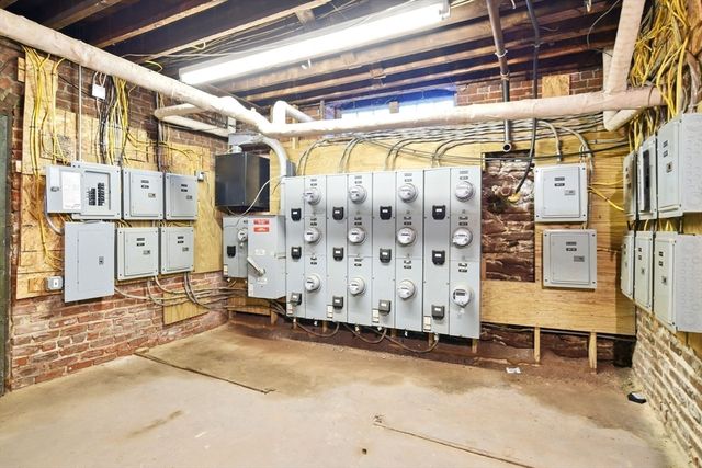 11 Conway St, Greenfield, MA 01301