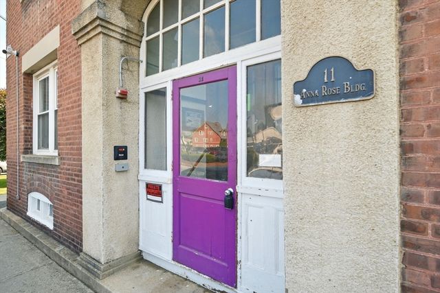 11 Conway St, Greenfield, MA 01301