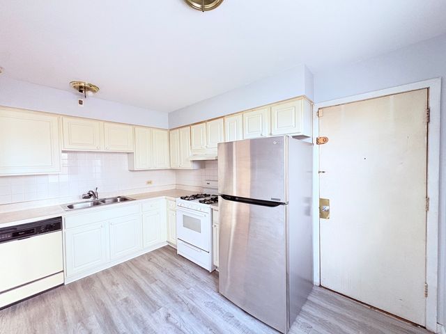 3201 W Berwyn Avenue 1S, Chicago, IL 60625