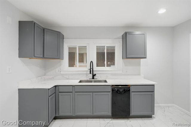 2717 Burlingame, Detroit, MI 48206