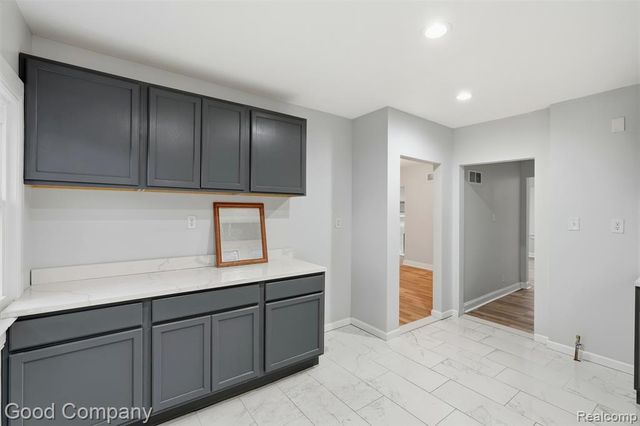 2717 Burlingame, Detroit, MI 48206