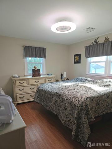 16 Hare Bell Hollow, Toms River, NJ 08755