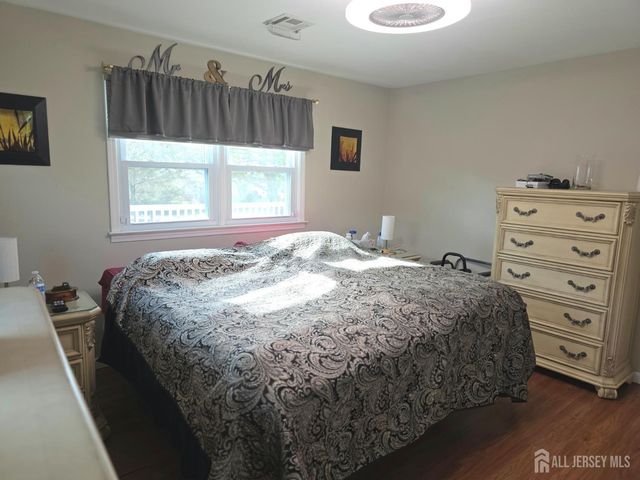 16 Hare Bell Hollow, Toms River, NJ 08755