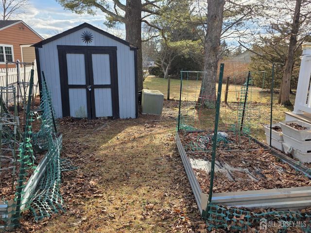 16 Hare Bell Hollow, Toms River, NJ 08755