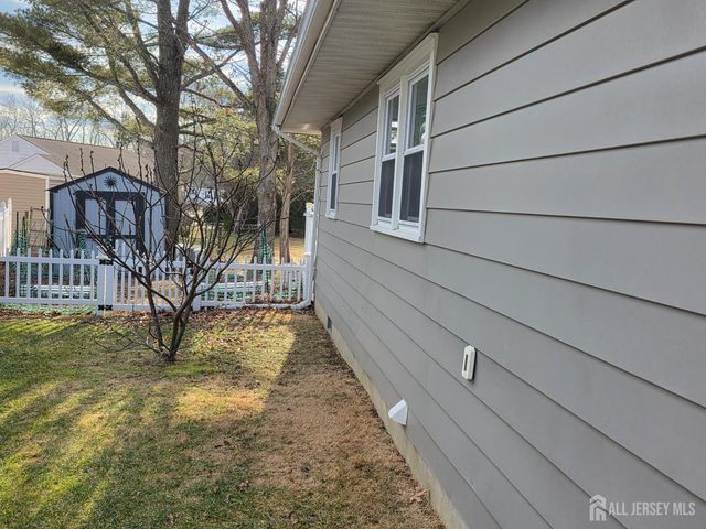 16 Hare Bell Hollow, Toms River, NJ 08755