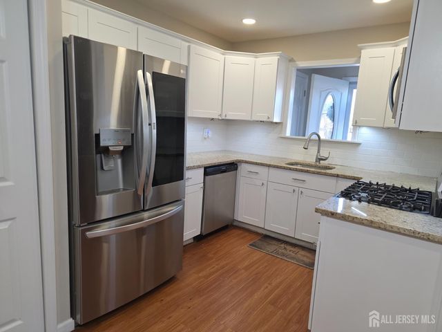 16 Hare Bell Hollow, Toms River, NJ 08755