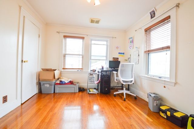 22 Cresthill Rd 22, Boston, MA 02135
