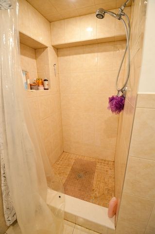 22 Cresthill Rd 22, Boston, MA 02135
