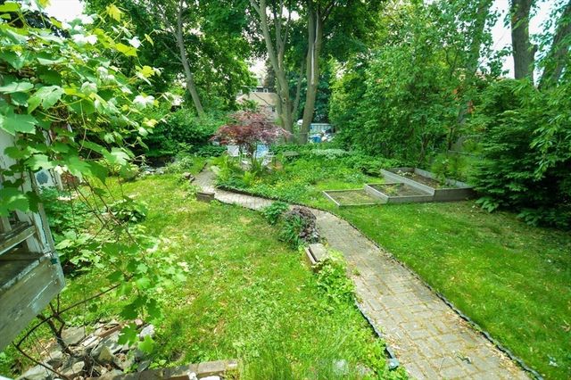22 Cresthill Rd 22, Boston, MA 02135