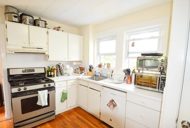 22 Cresthill Rd 22, Boston, MA 02135