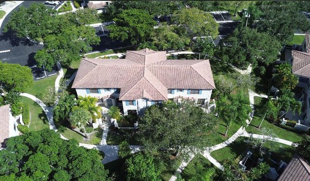 386 Prestwick Circle 3, Palm Beach Gardens, FL 33418