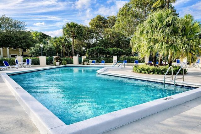 386 Prestwick Circle 3, Palm Beach Gardens, FL 33418