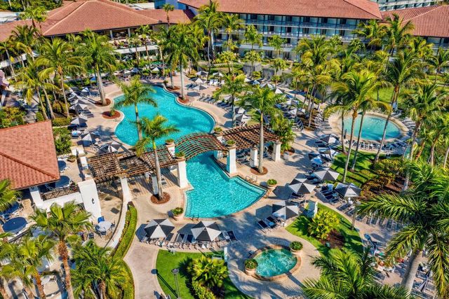 386 Prestwick Circle 3, Palm Beach Gardens, FL 33418