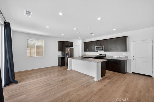 694 Dahlia, San Jacinto, CA 92583