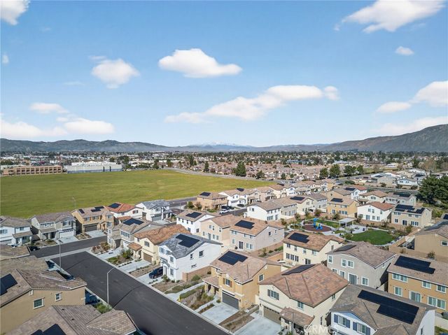 694 Dahlia, San Jacinto, CA 92583