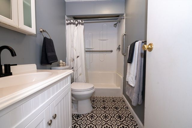 1 Oldfield Drive, Kingston, MA 02364