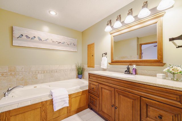 20881 Lake Ridge Drive, Prior Lake, MN 55372