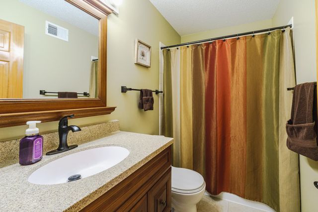 20881 Lake Ridge Drive, Prior Lake, MN 55372
