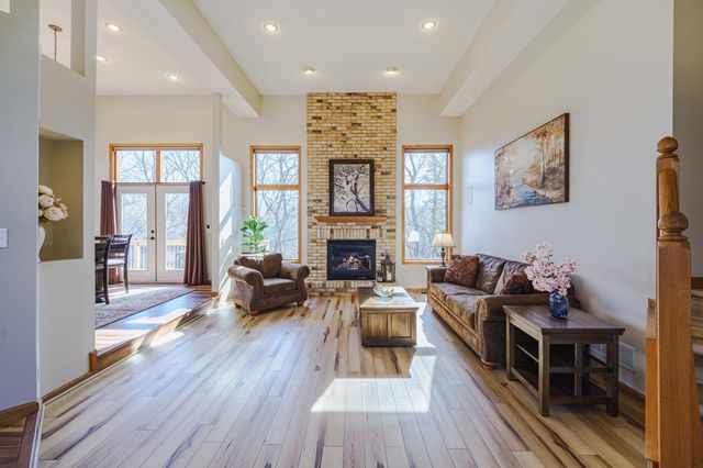 20881 Lake Ridge Drive, Prior Lake, MN 55372