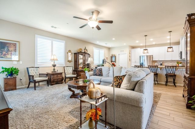 3238 N Rova Court, Visalia, CA 93291