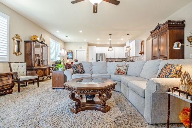 3238 N Rova Court, Visalia, CA 93291