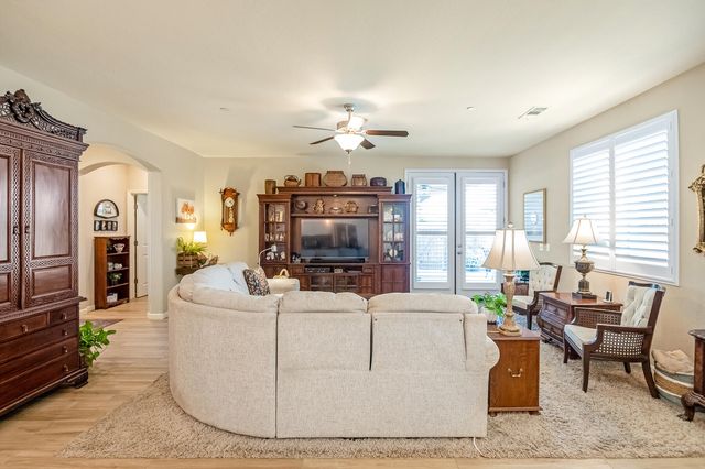 3238 N Rova Court, Visalia, CA 93291