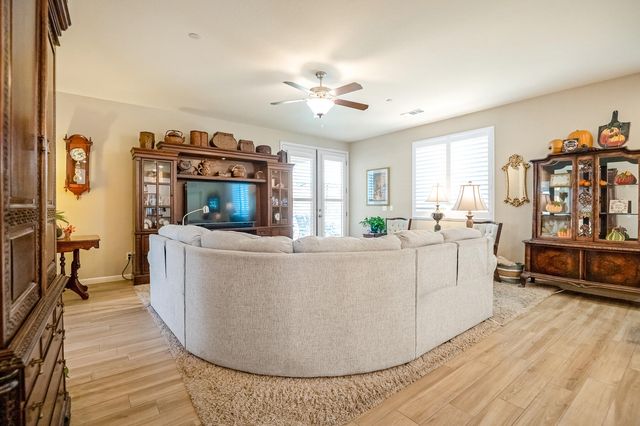 3238 N Rova Court, Visalia, CA 93291