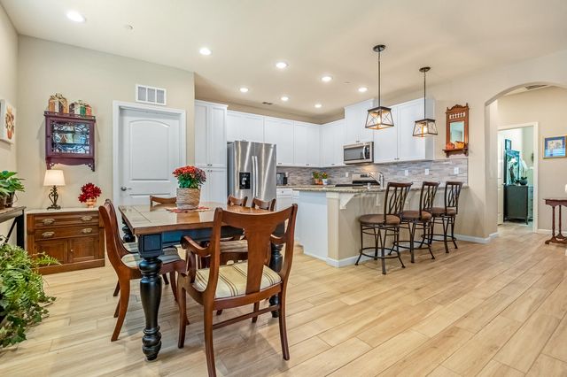 3238 N Rova Court, Visalia, CA 93291