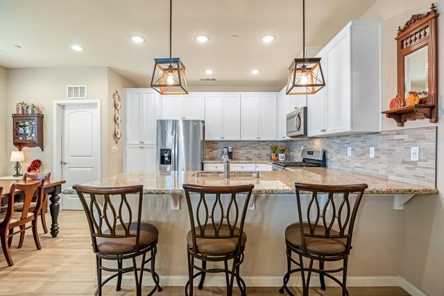 3238 N Rova Court, Visalia, CA 93291