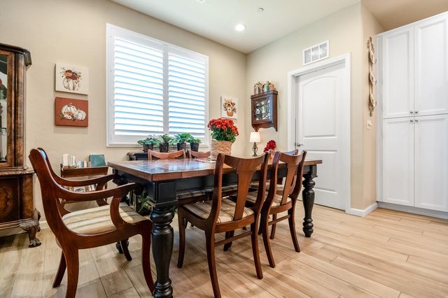 3238 N Rova Court, Visalia, CA 93291