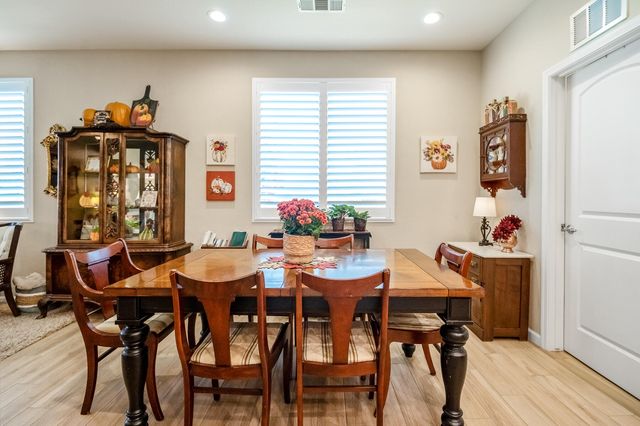 3238 N Rova Court, Visalia, CA 93291