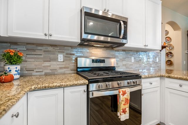 3238 N Rova Court, Visalia, CA 93291