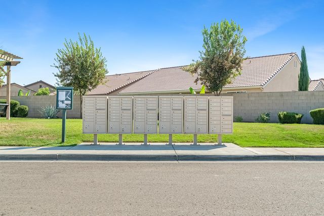 3238 N Rova Court, Visalia, CA 93291