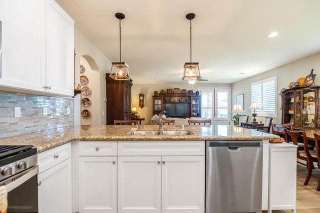 3238 N Rova Court, Visalia, CA 93291