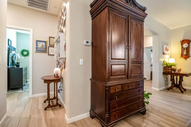 3238 N Rova Court, Visalia, CA 93291