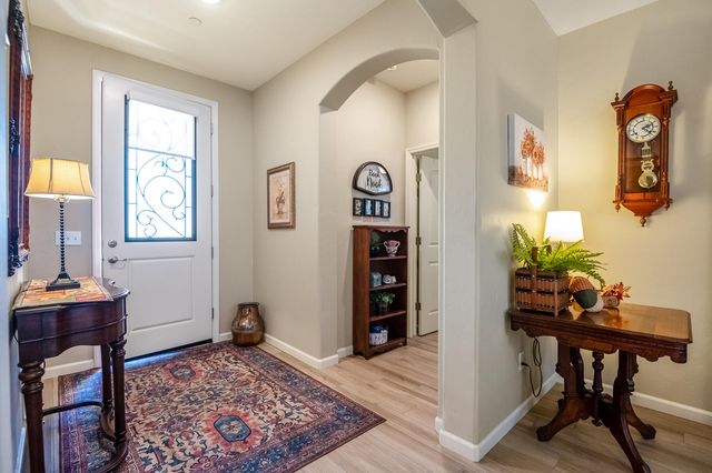 3238 N Rova Court, Visalia, CA 93291