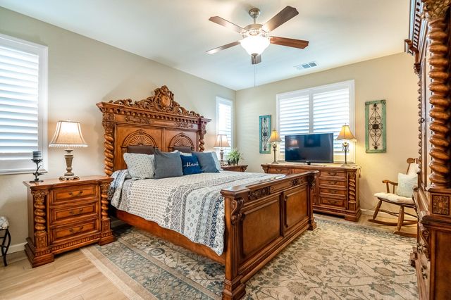 3238 N Rova Court, Visalia, CA 93291