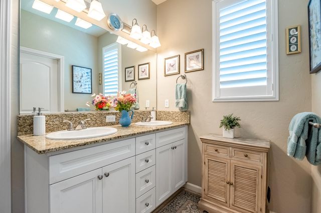 3238 N Rova Court, Visalia, CA 93291