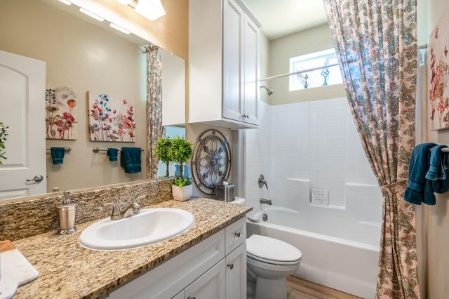 3238 N Rova Court, Visalia, CA 93291