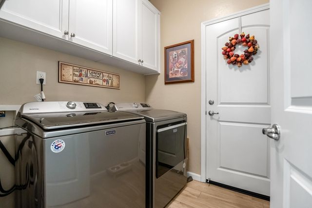 3238 N Rova Court, Visalia, CA 93291