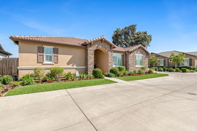3238 N Rova Court, Visalia, CA 93291